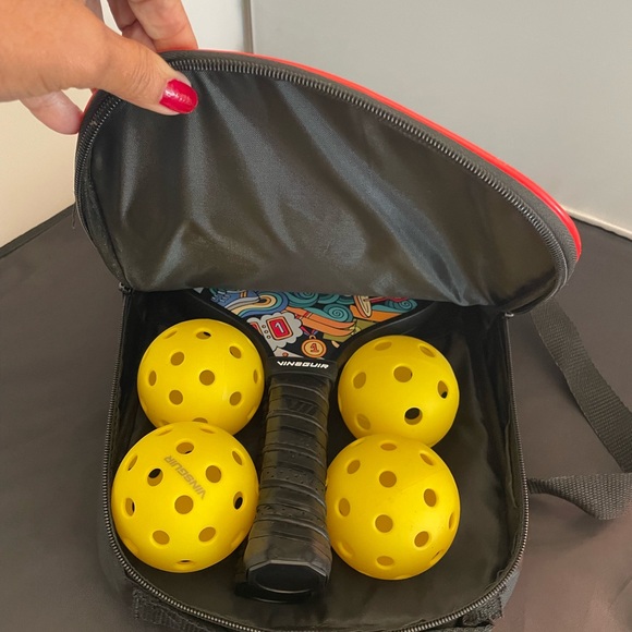 VINSGUIR Pickleball Paddle Set of 2 Composite Pickleball Paddles, 4 Balls & Case - Picture 1 of 7